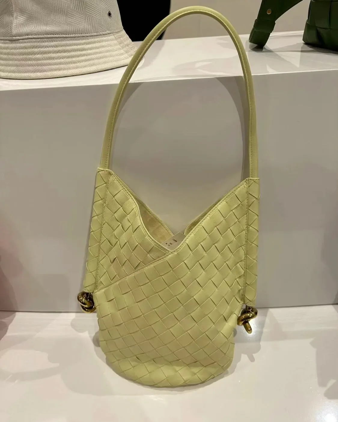 BV’s chick yellow color scheme is particularly perfect! Worthy of being a master of color palettes